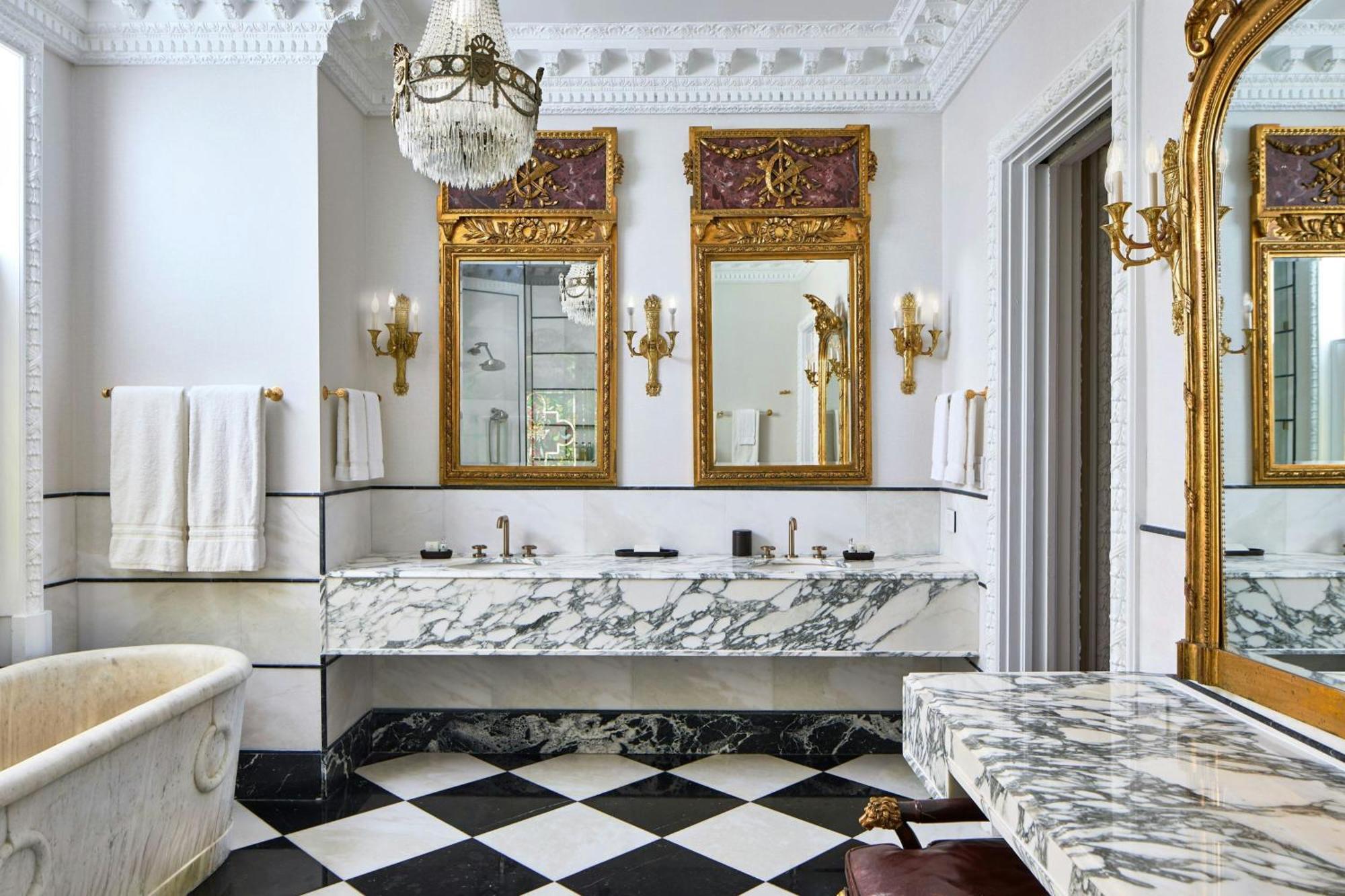 Le Pavillon Hotel 4*